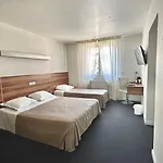 Logis L'europe Hotel 3*