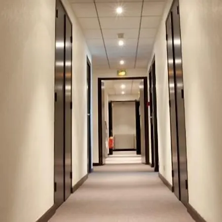 Logis L'europe Hotel